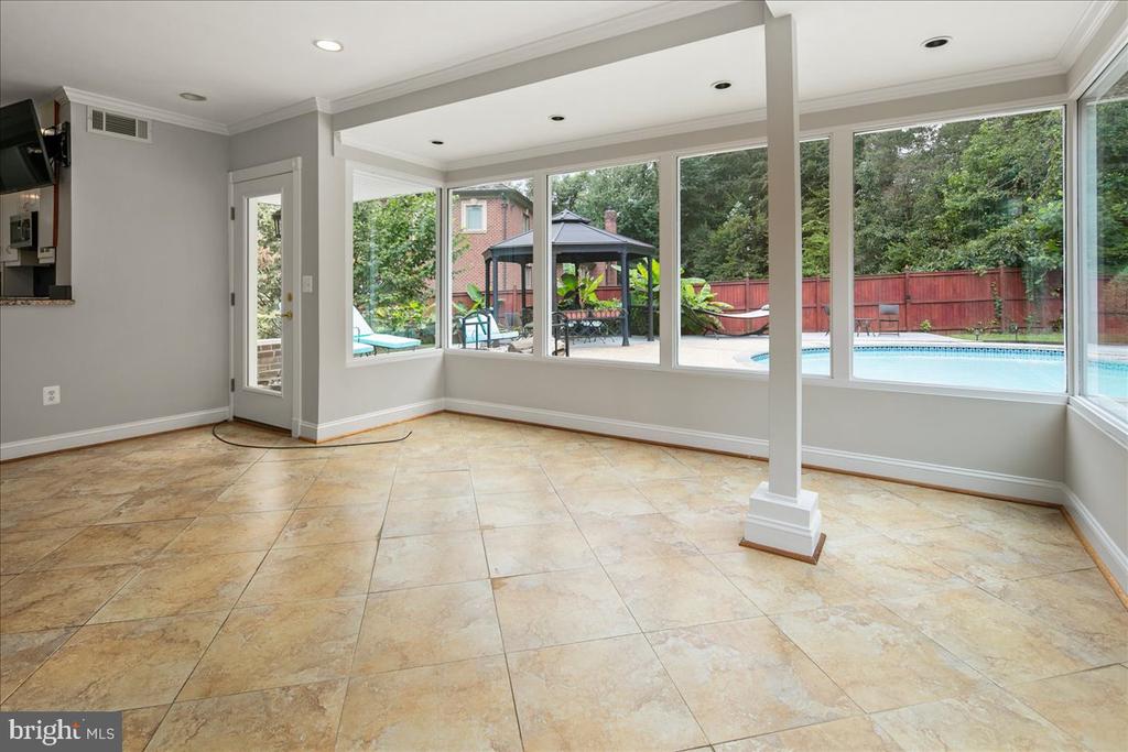 4601 TARPON LANE