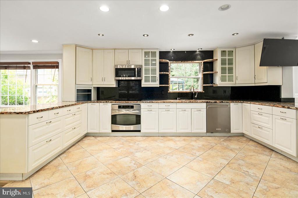 4601 TARPON LANE