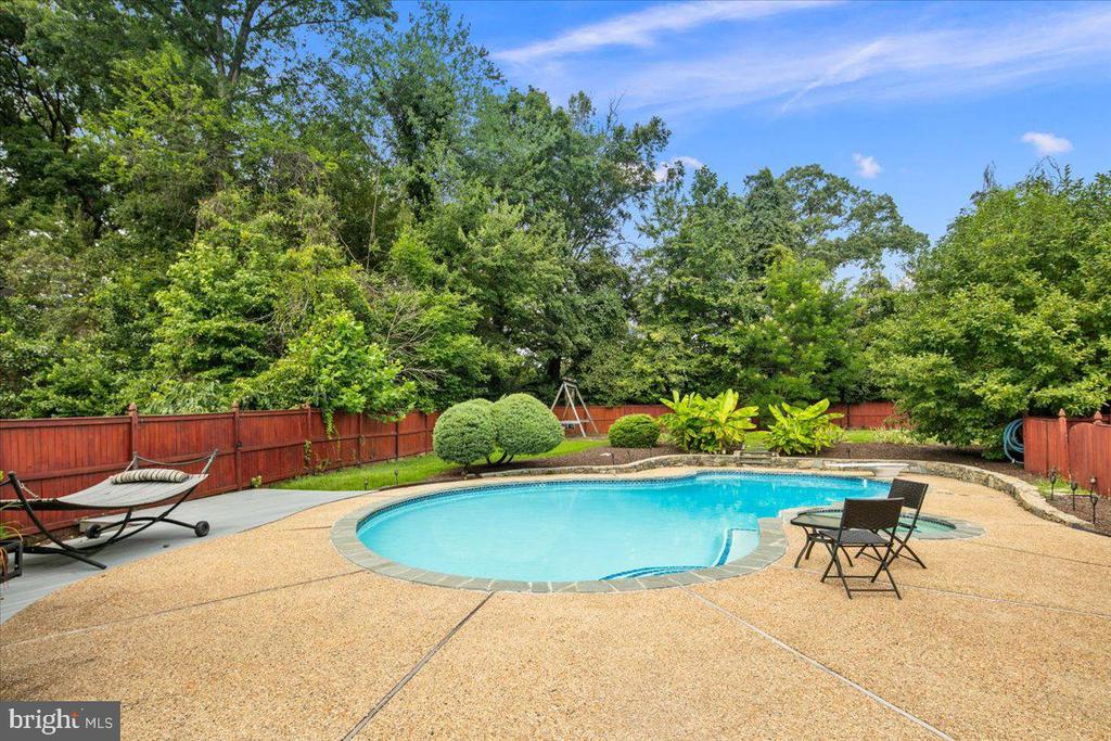 4601 TARPON LANE