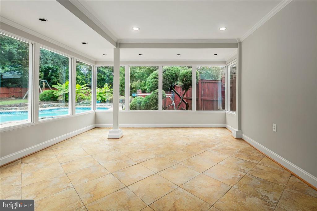 4601 TARPON LANE