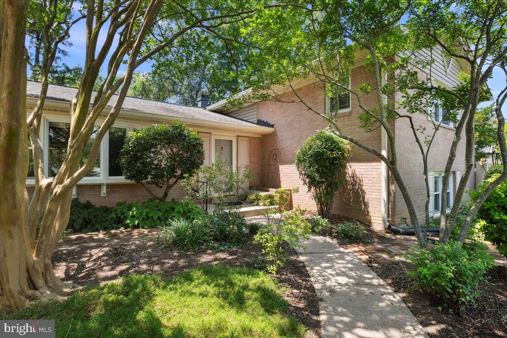 9210 CHERRYTREE DRIVE