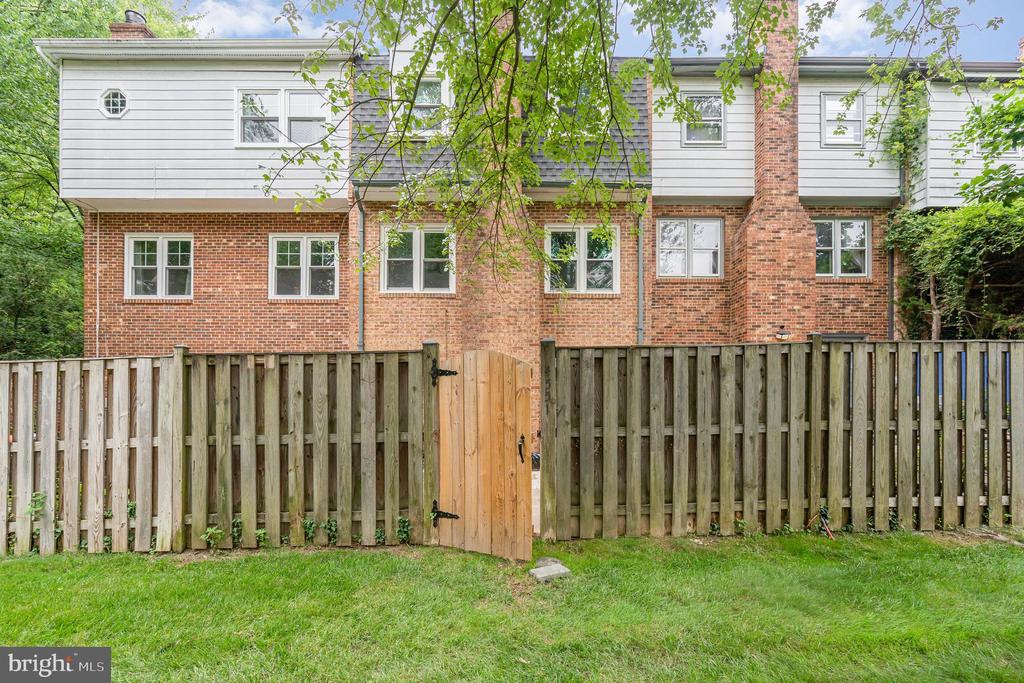 4551 CASABLANCA COURT