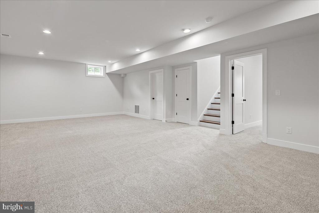 3608 CENTER DR