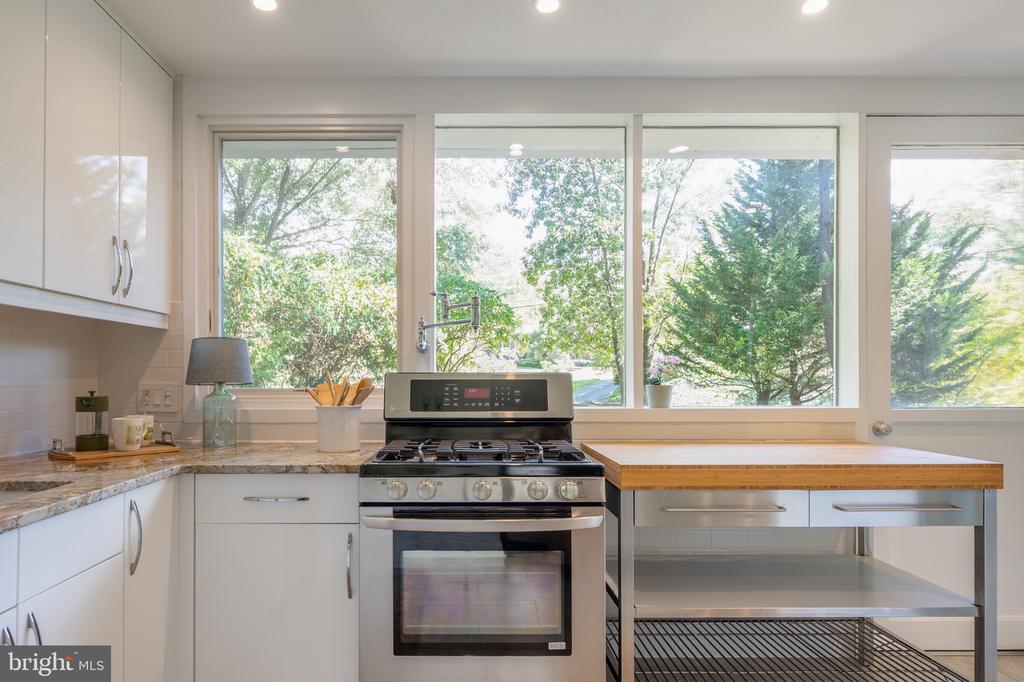 1915 MARTHAS ROAD