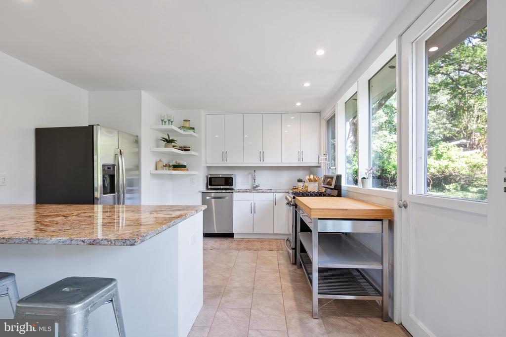 1915 MARTHAS ROAD