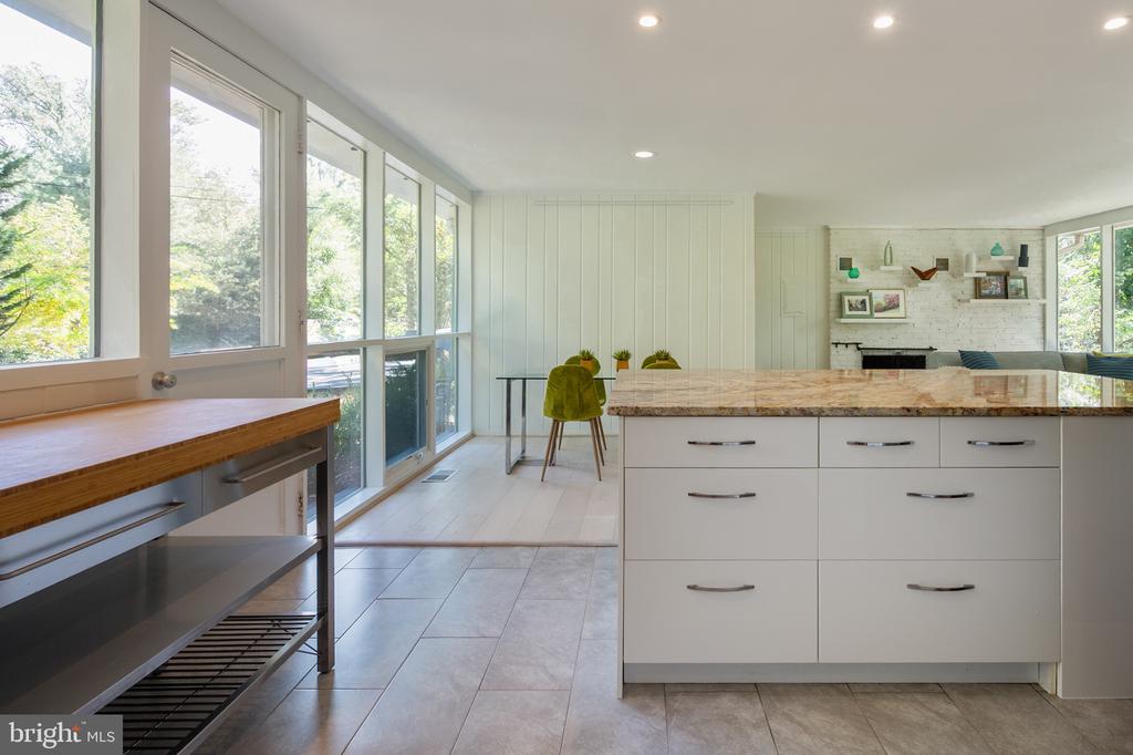 1915 MARTHAS ROAD