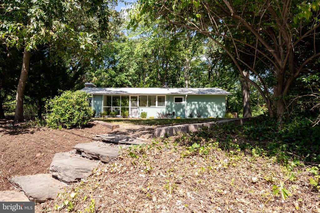 1915 MARTHAS ROAD