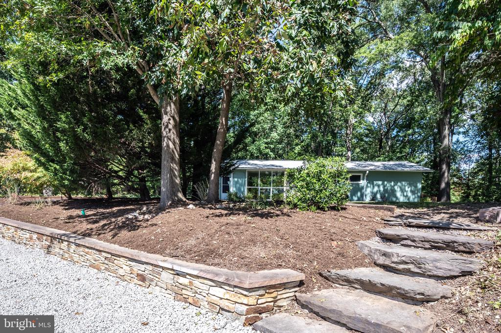 1915 MARTHAS ROAD