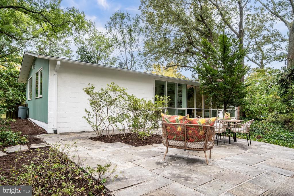 1915 MARTHAS ROAD