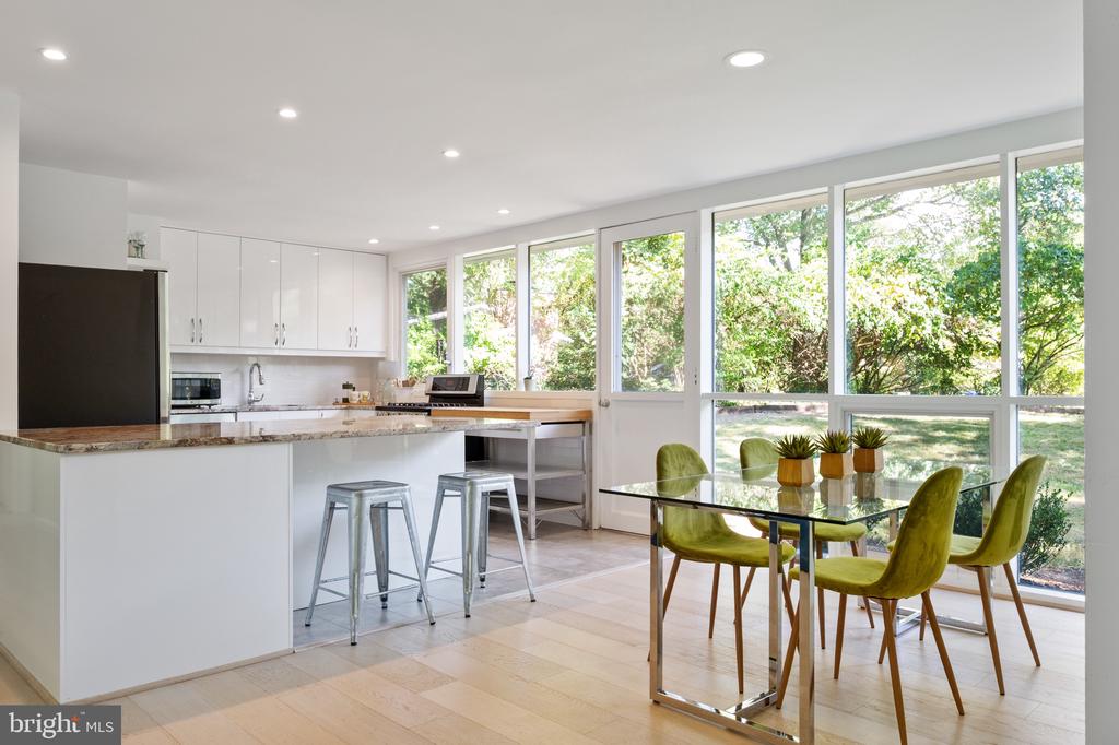 1915 MARTHAS ROAD