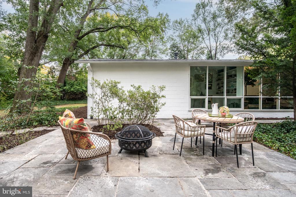 1915 MARTHAS ROAD