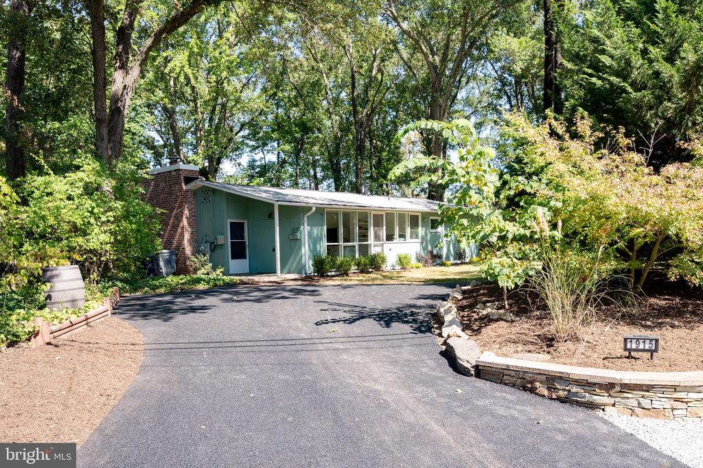 1915 MARTHAS ROAD