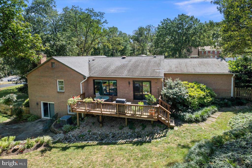 1804 MASON HILL DRIVE