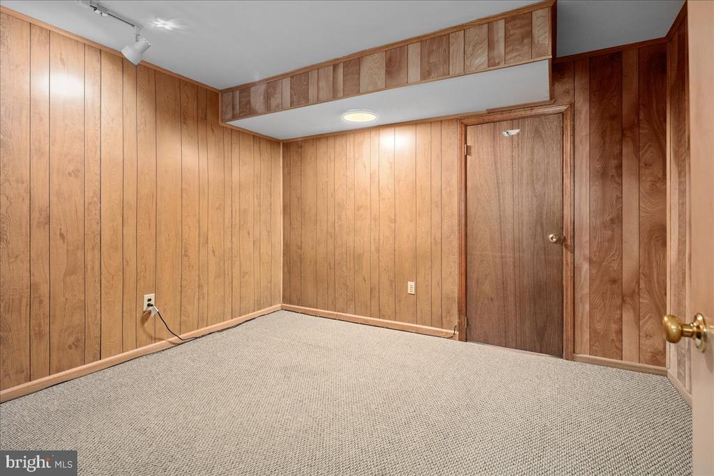 1804 MASON HILL DRIVE
