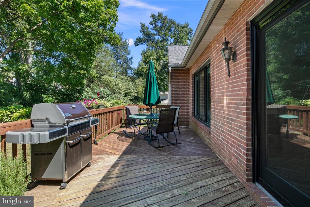 1804 MASON HILL DRIVE