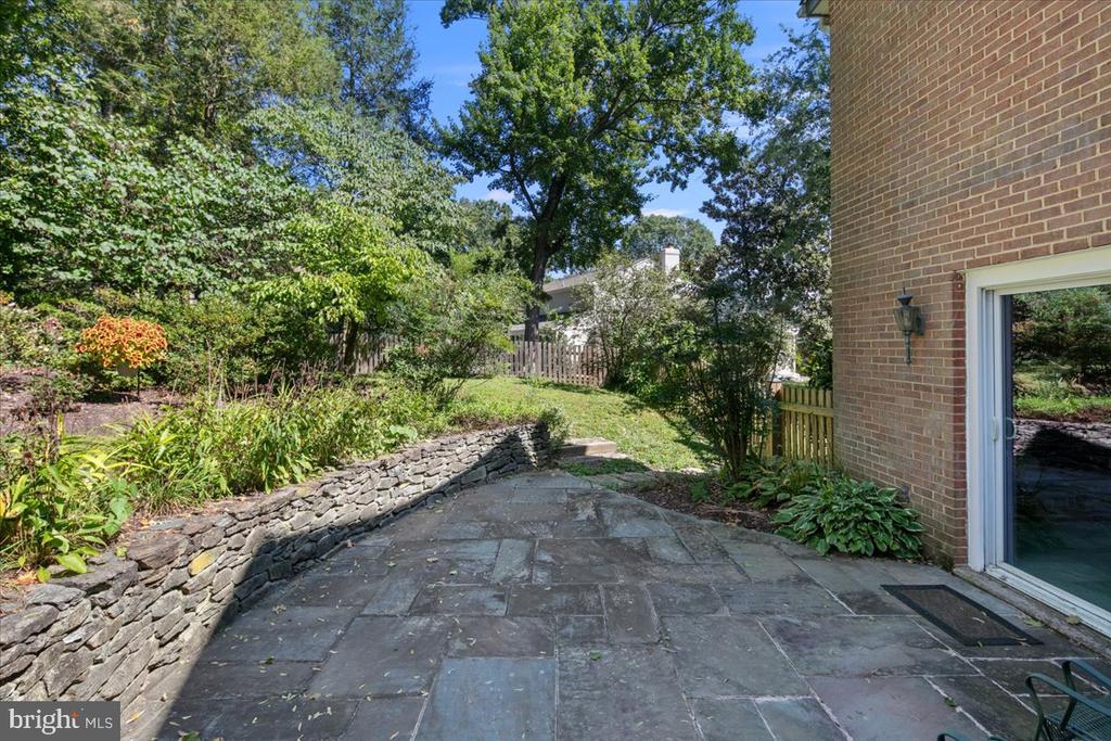 1804 MASON HILL DRIVE