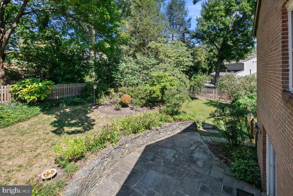 1804 MASON HILL DRIVE
