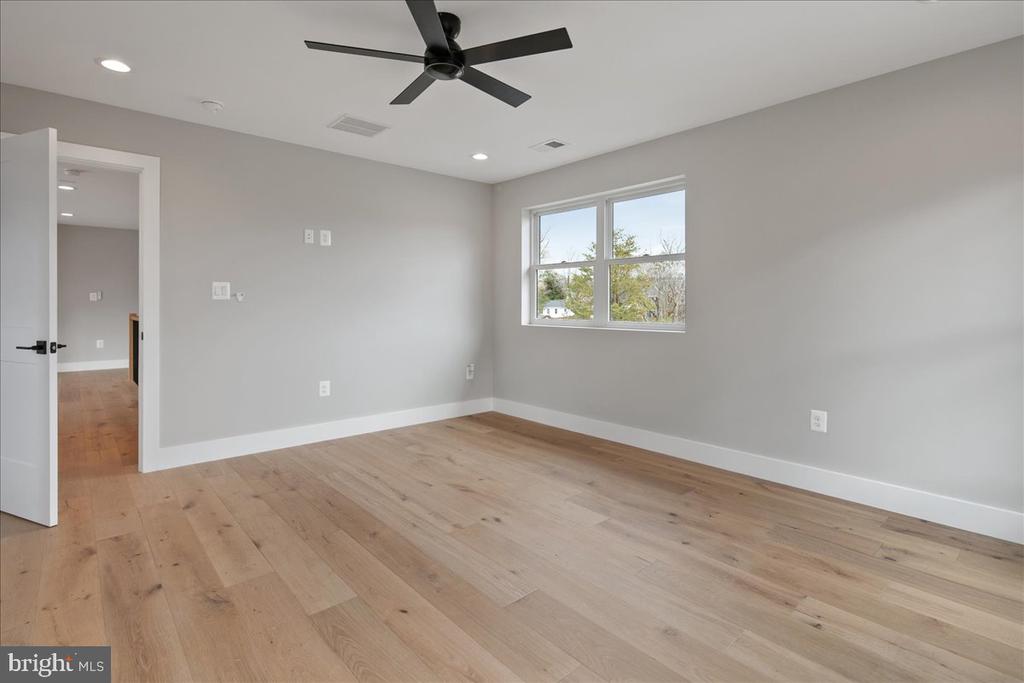 1600 LAFAYETTE DRIVE