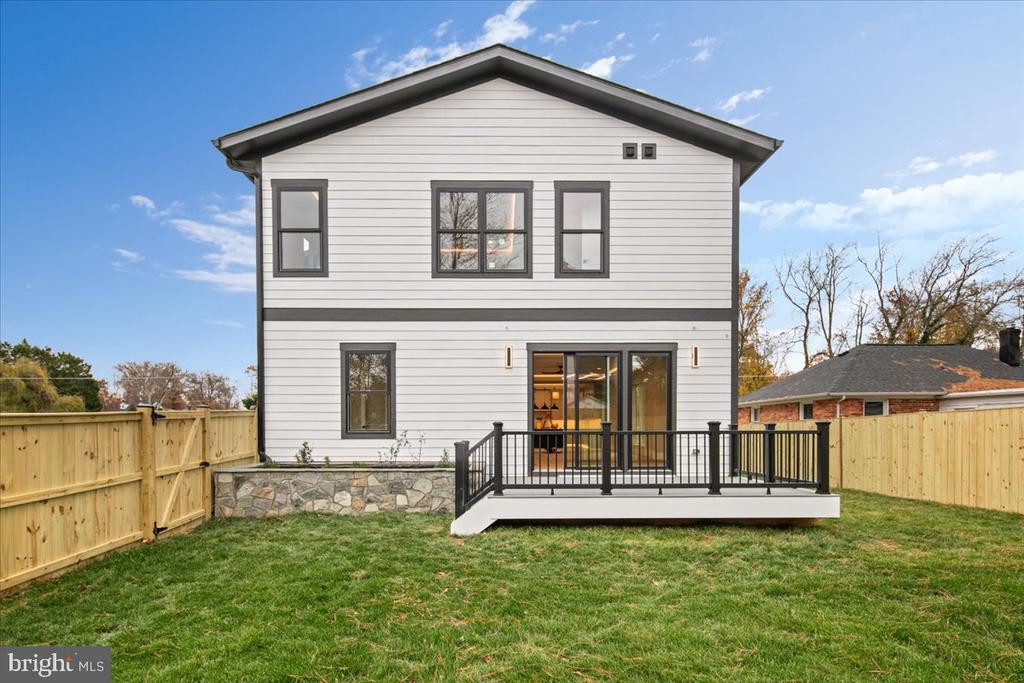 1600 LAFAYETTE DRIVE