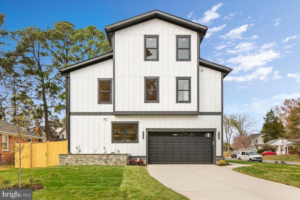 1600 LAFAYETTE DRIVE