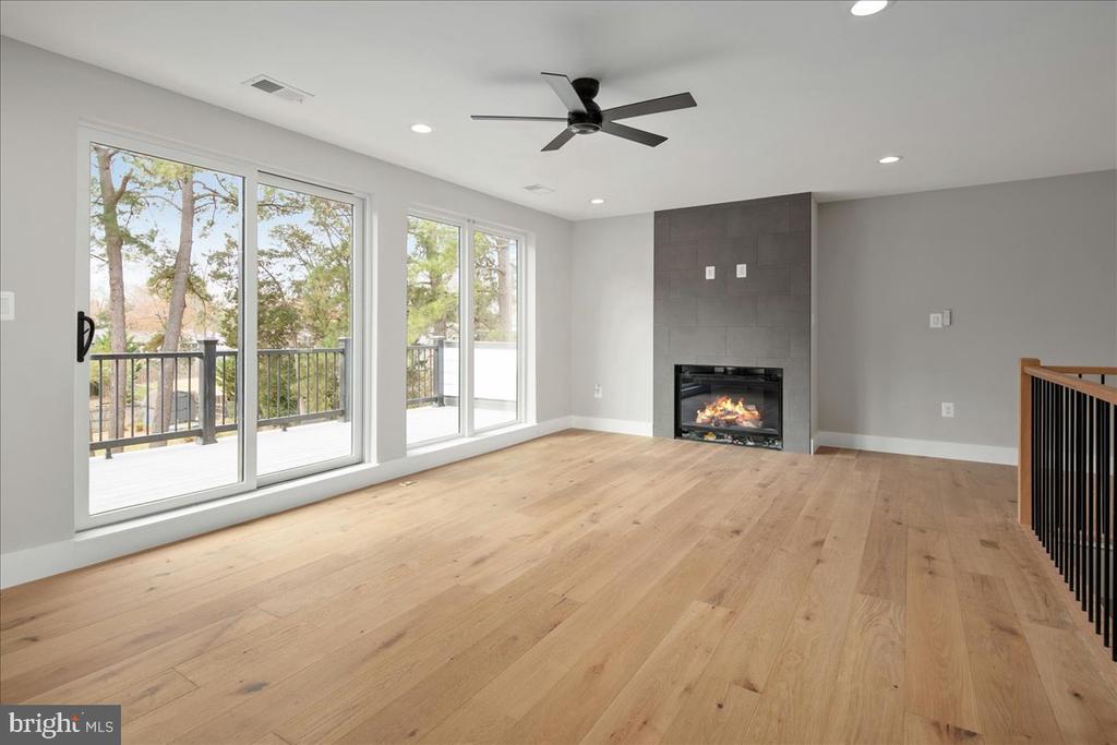 1600 LAFAYETTE DRIVE