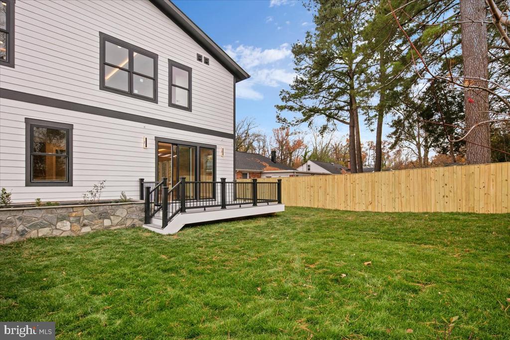 1600 LAFAYETTE DRIVE