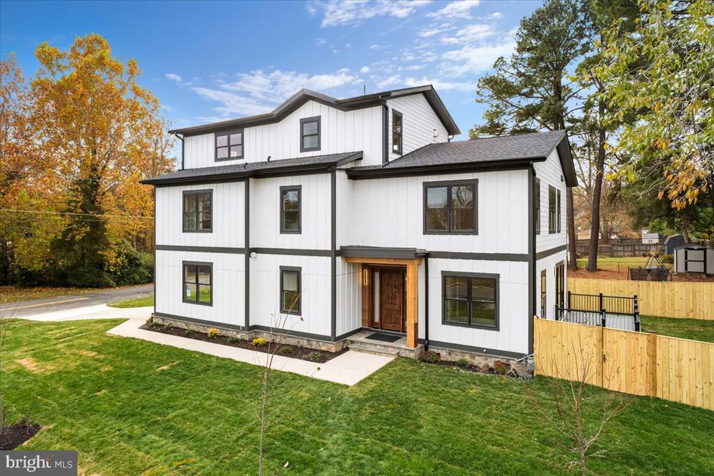 1600 LAFAYETTE DRIVE