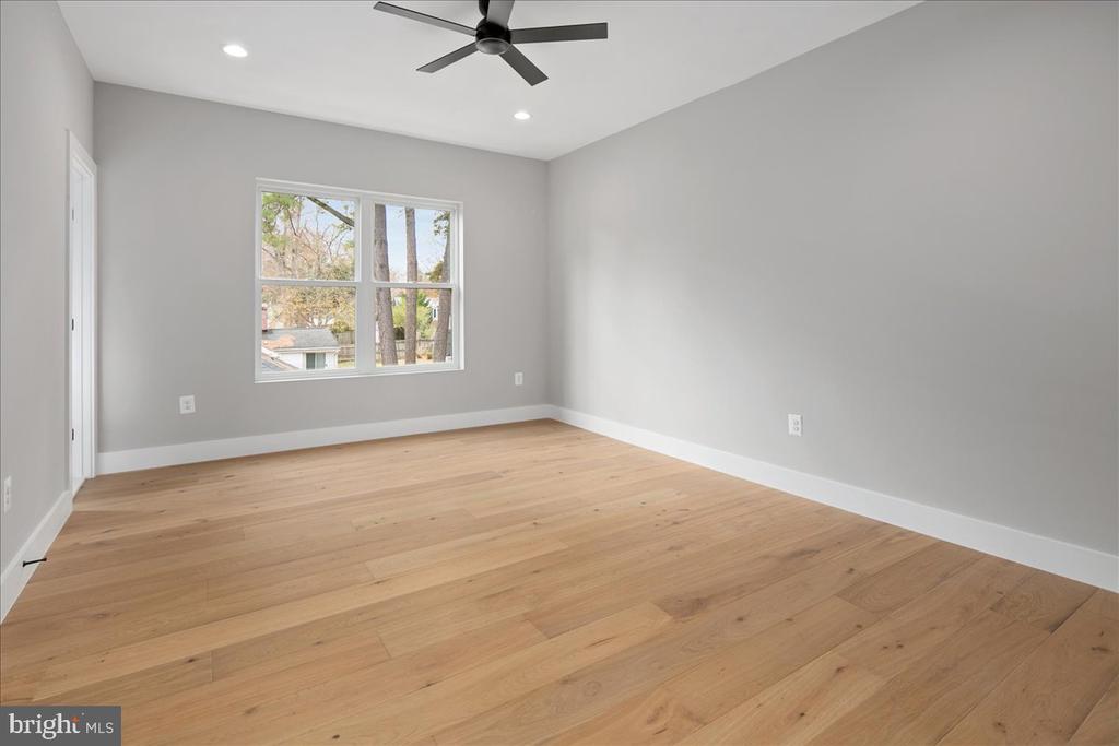 1600 LAFAYETTE DRIVE