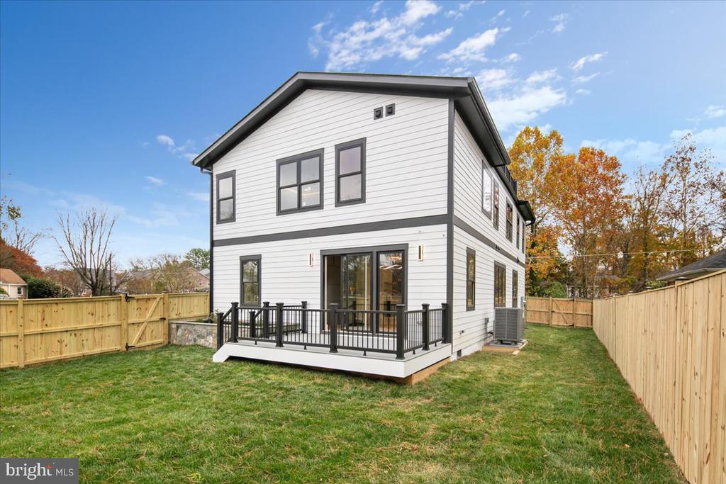 1600 LAFAYETTE DRIVE