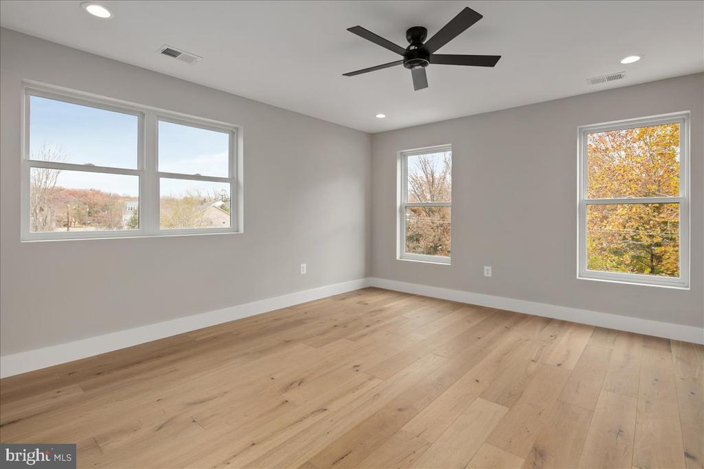 1600 LAFAYETTE DRIVE