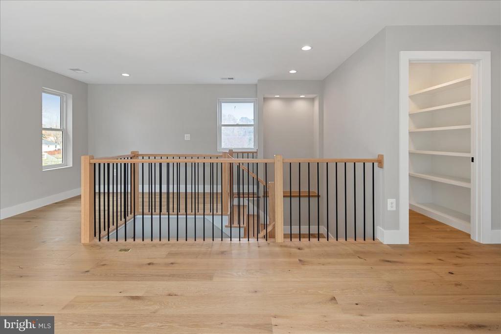 1600 LAFAYETTE DRIVE