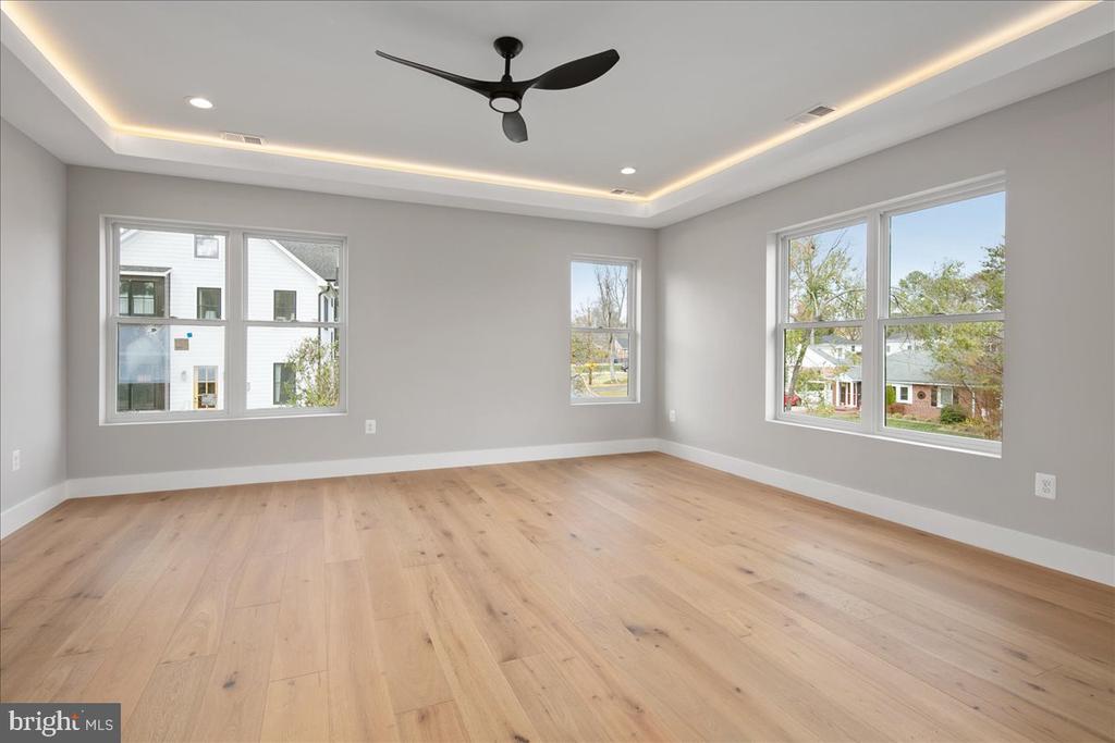 1600 LAFAYETTE DRIVE