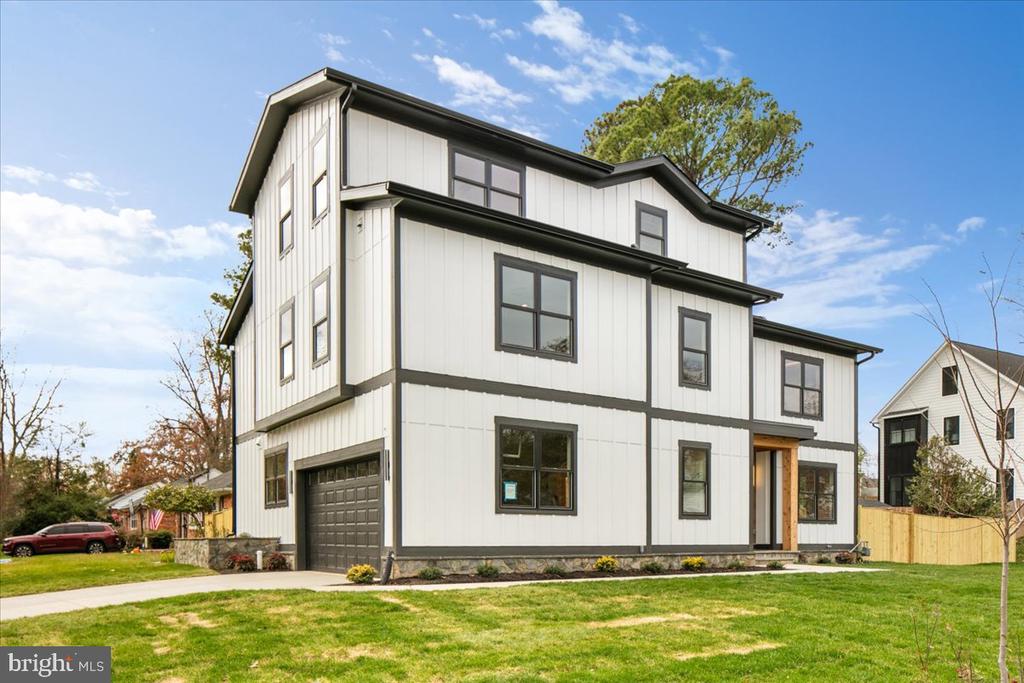 1600 LAFAYETTE DRIVE