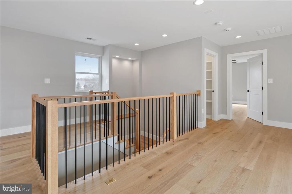 1600 LAFAYETTE DRIVE