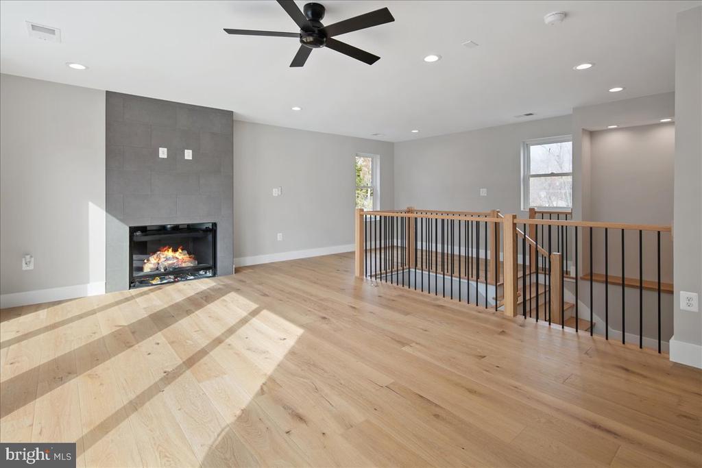 1600 LAFAYETTE DRIVE