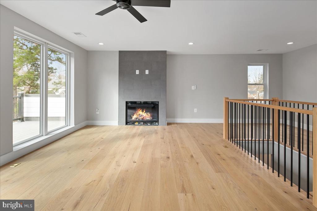 1600 LAFAYETTE DRIVE