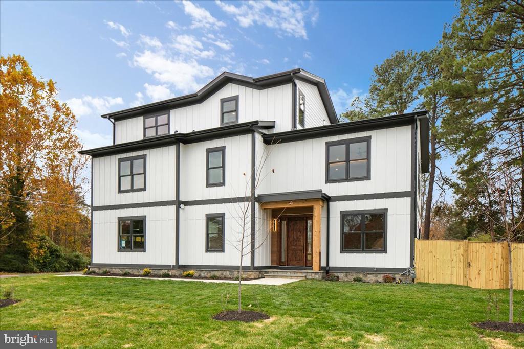 1600 LAFAYETTE DRIVE