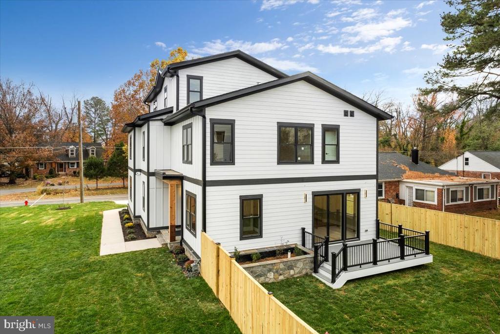 1600 LAFAYETTE DRIVE