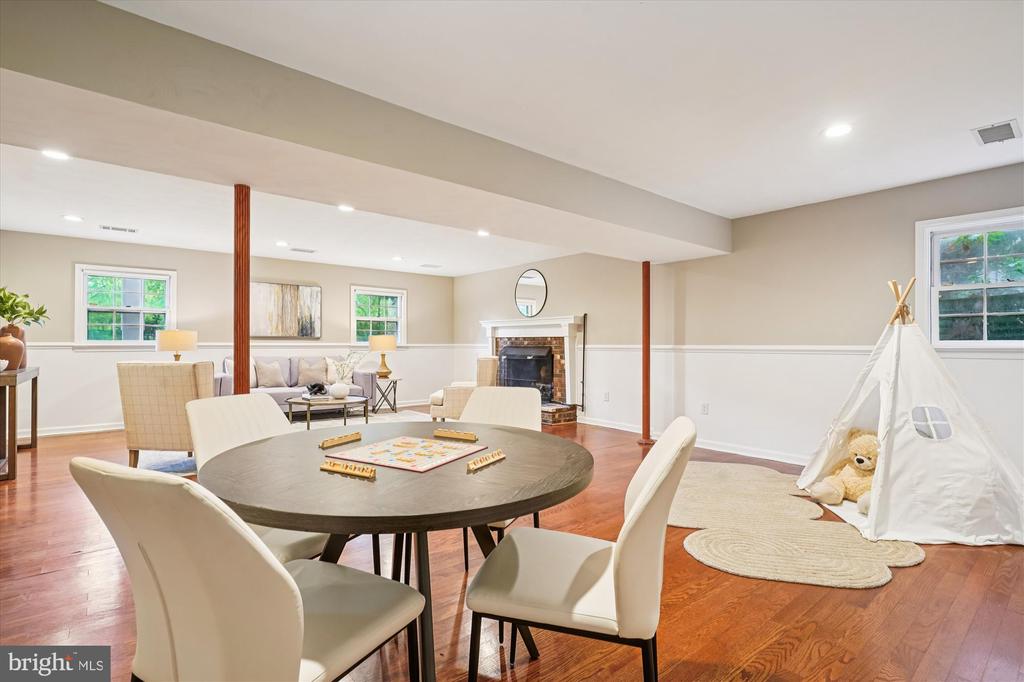 1616 SHERWOOD HALL LANE