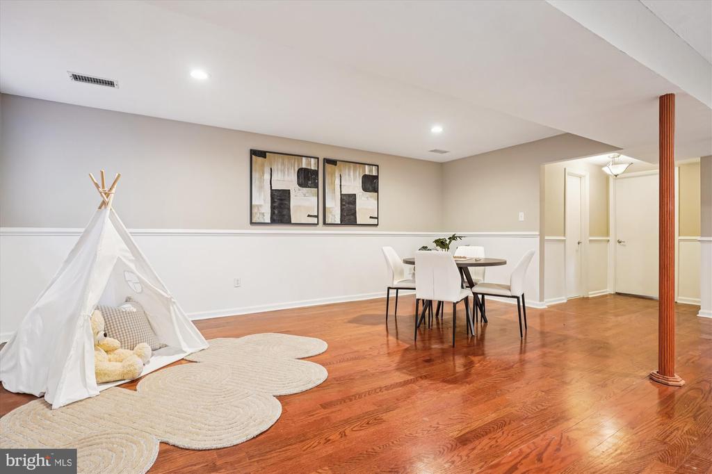 1616 SHERWOOD HALL LANE