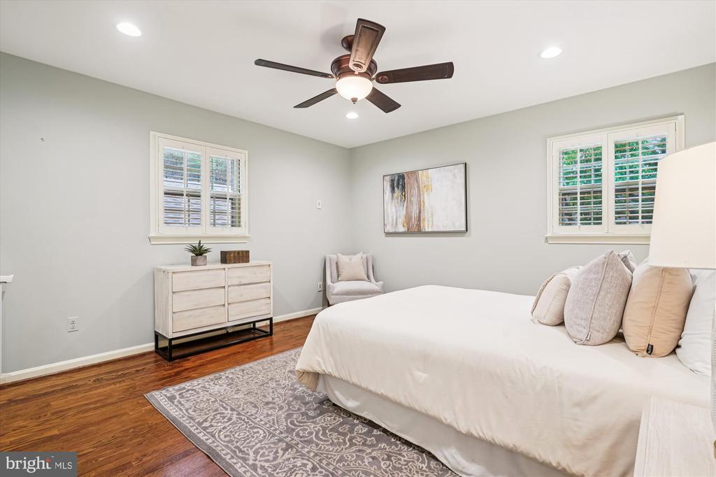 1616 SHERWOOD HALL LANE