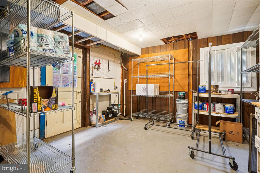 1616 SHERWOOD HALL LANE