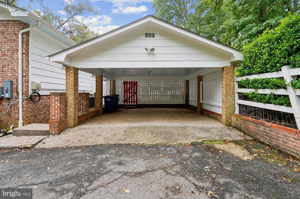 1616 SHERWOOD HALL LANE