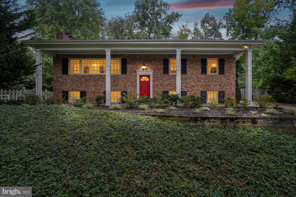 1616 SHERWOOD HALL LANE