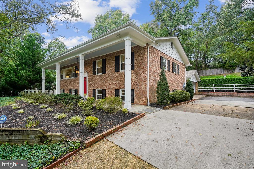 1616 SHERWOOD HALL LANE