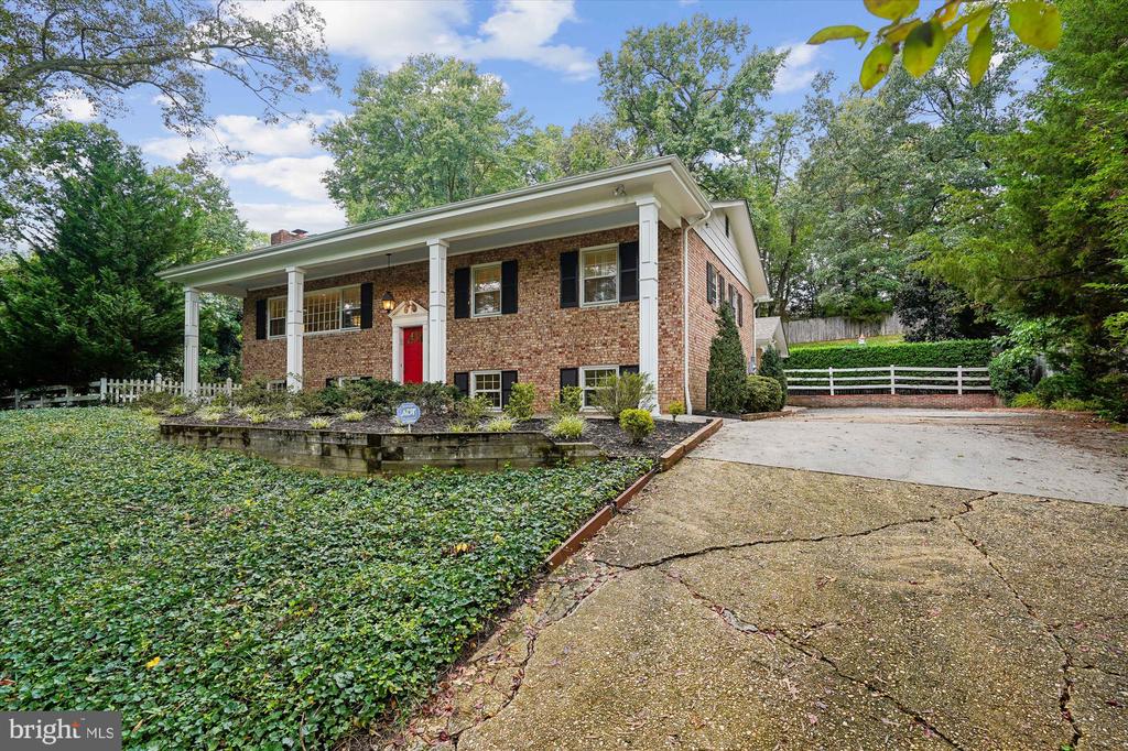 1616 SHERWOOD HALL LANE