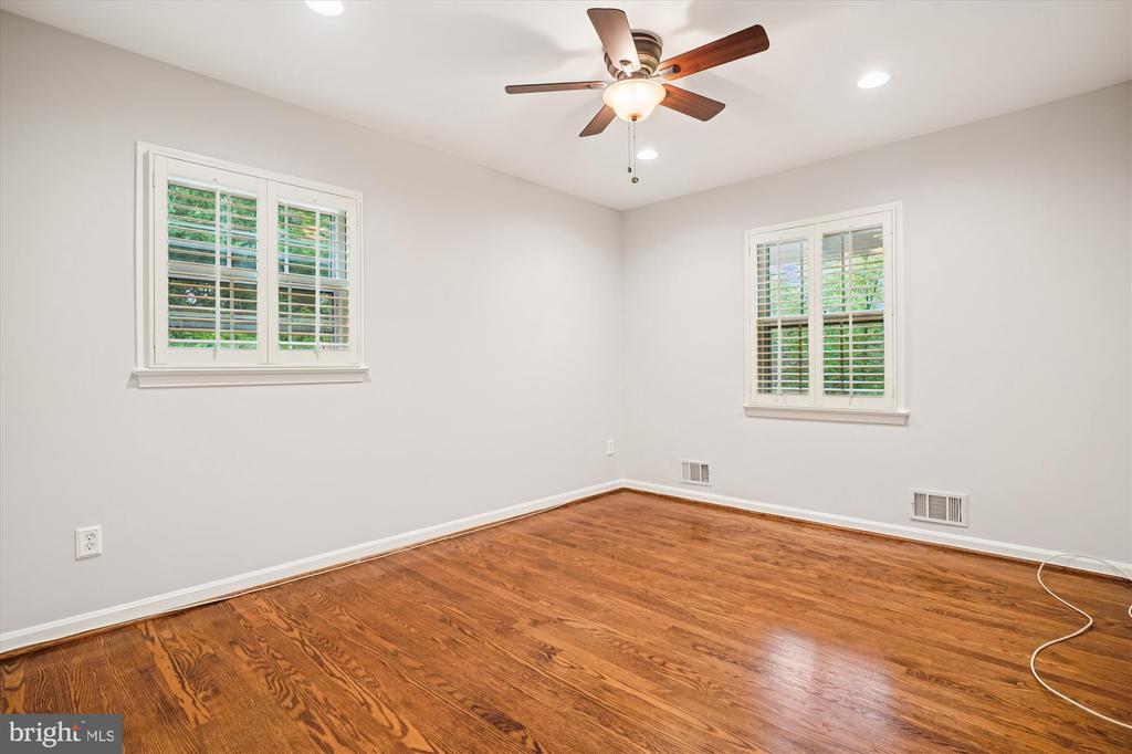 1616 SHERWOOD HALL LANE