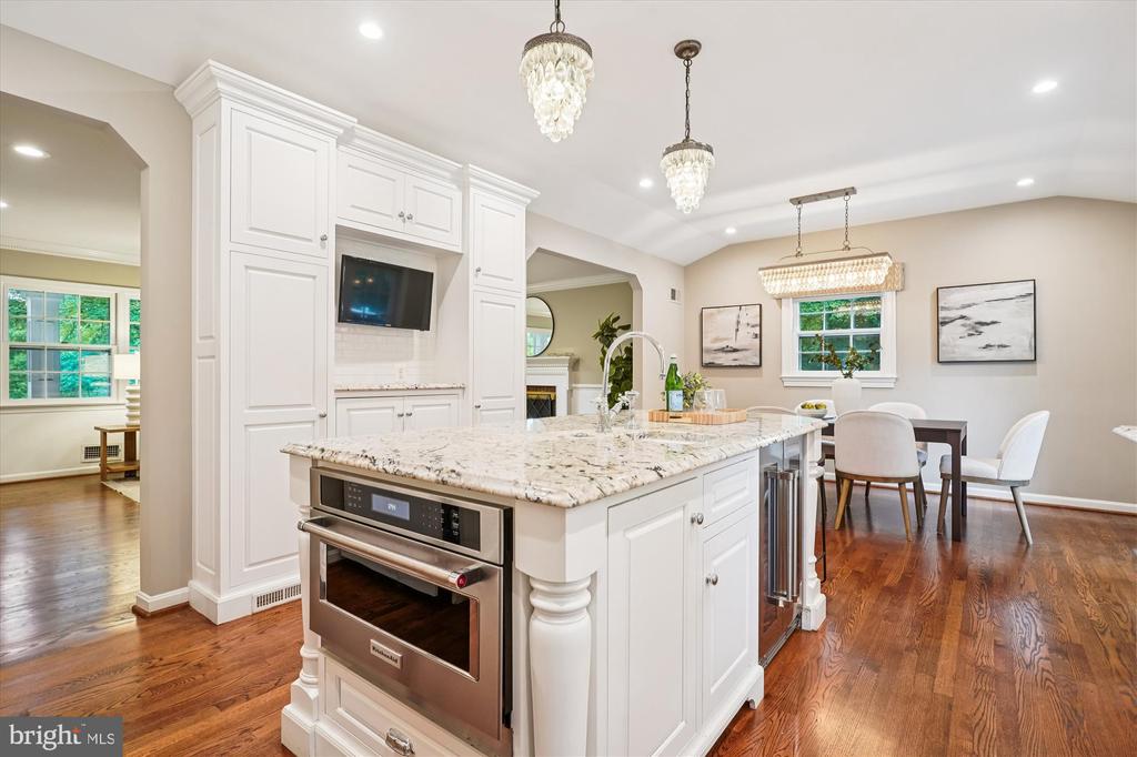 1616 SHERWOOD HALL LANE