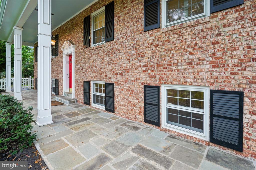 1616 SHERWOOD HALL LANE