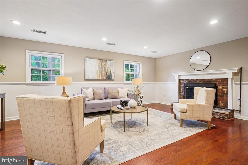 1616 SHERWOOD HALL LANE